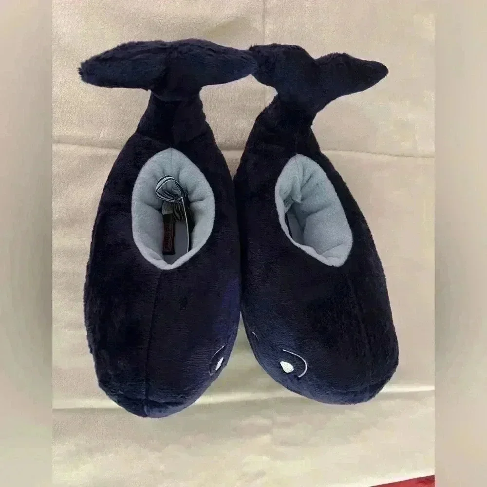 Kids Size Large (11/12) Vineyard Vines Whale Slippers